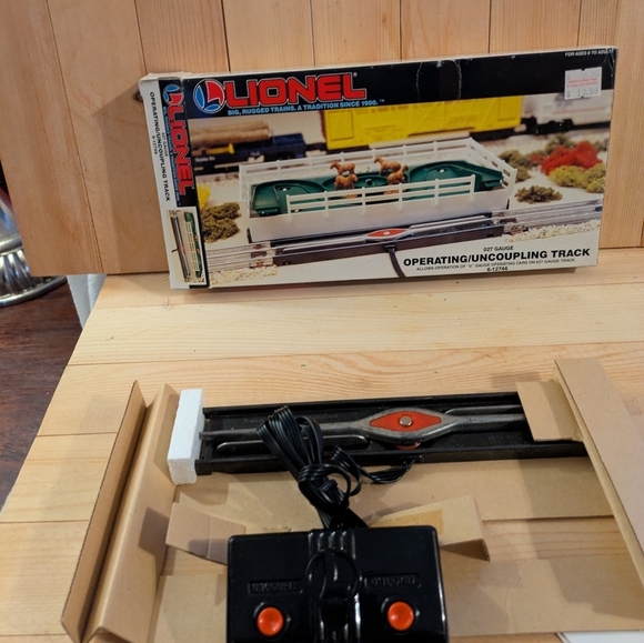 Lionel Operating Uncoupling Track Pre-owned - Picture 6 of 10
